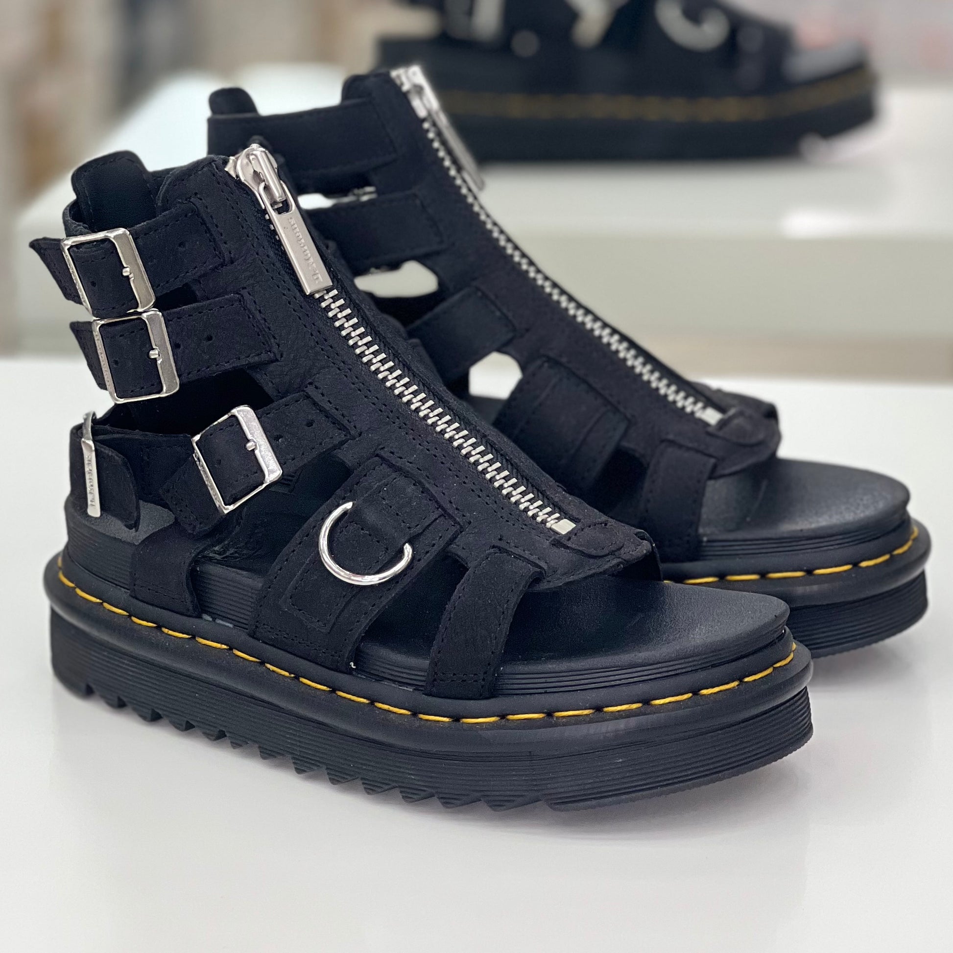 DR MARTENS