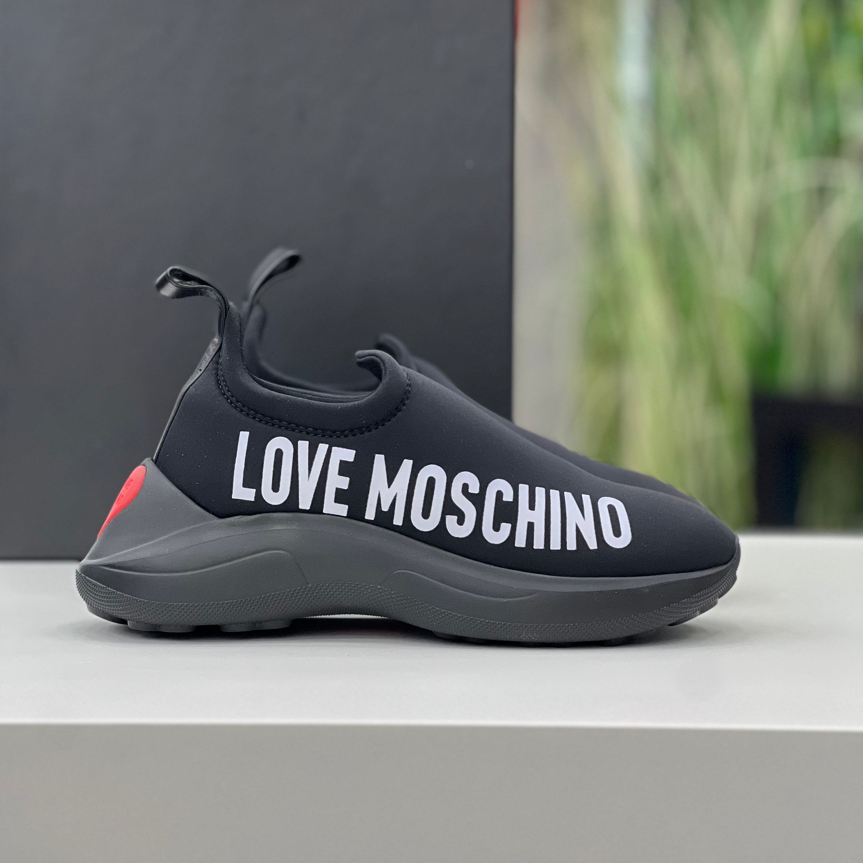 LOVE MOSCHINO