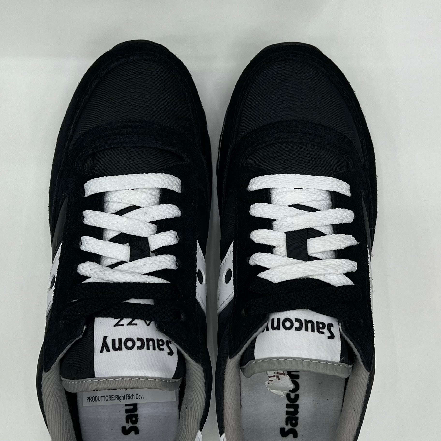 SAUCONY