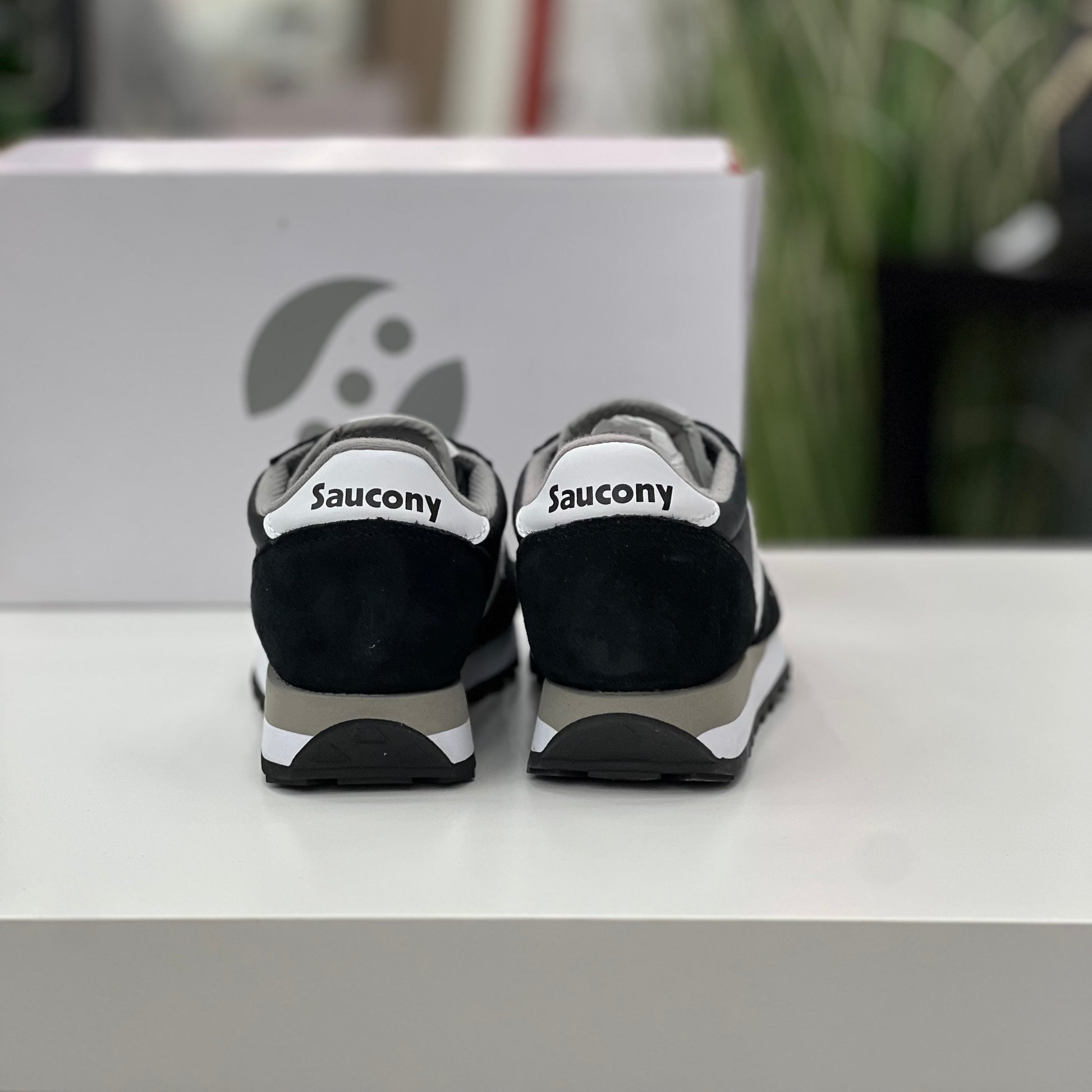 SAUCONY