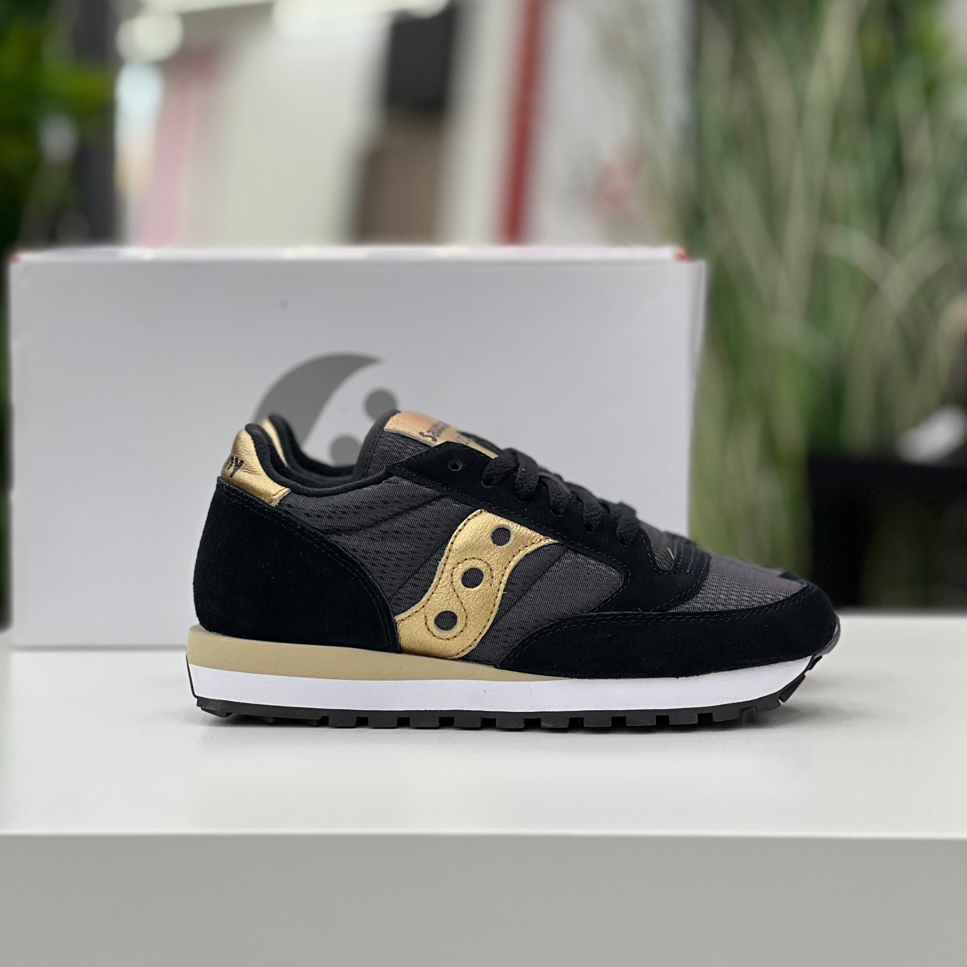 SAUCONY