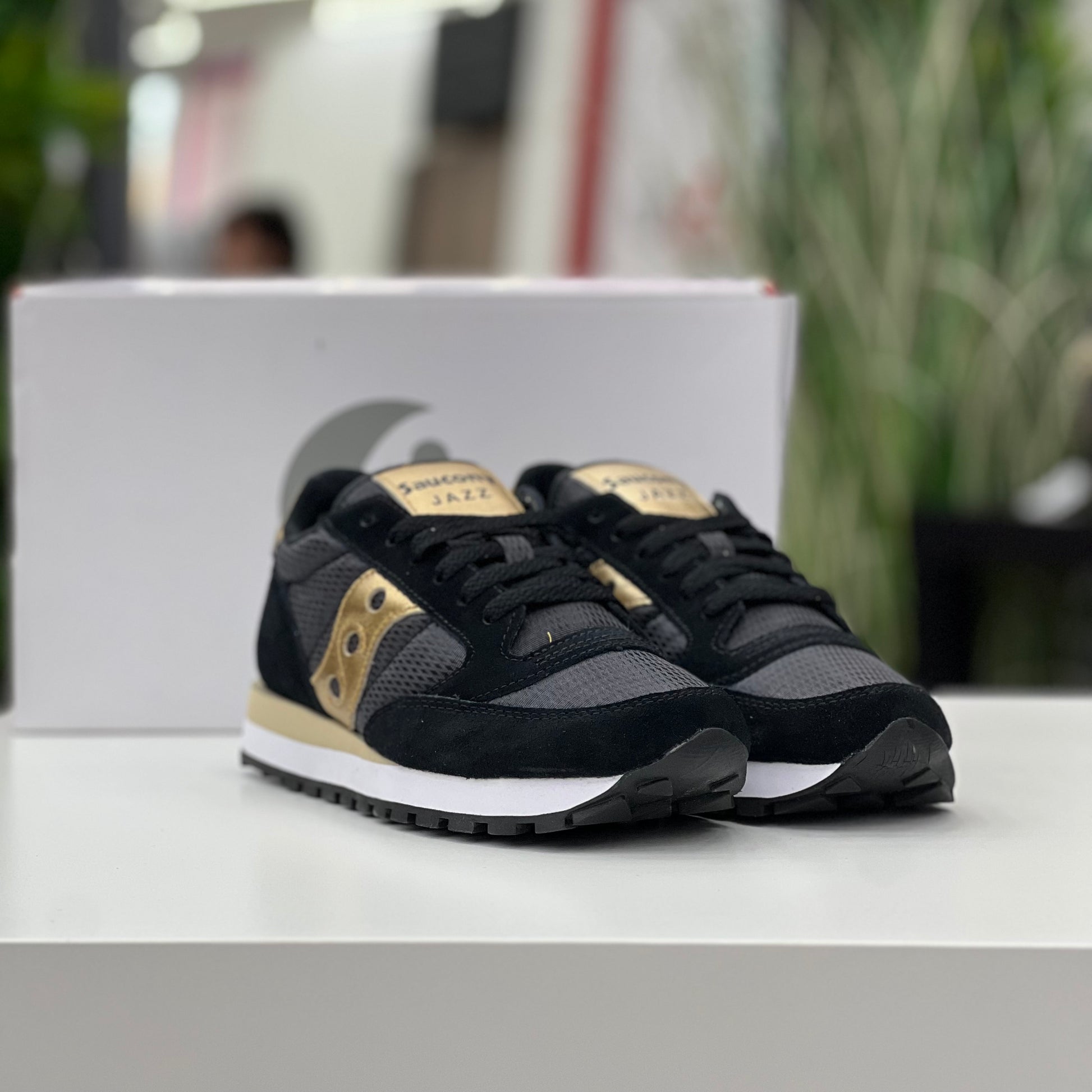 SAUCONY