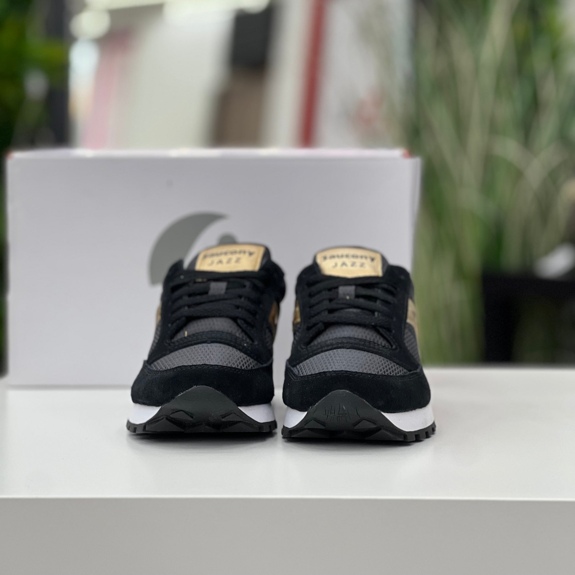 SAUCONY