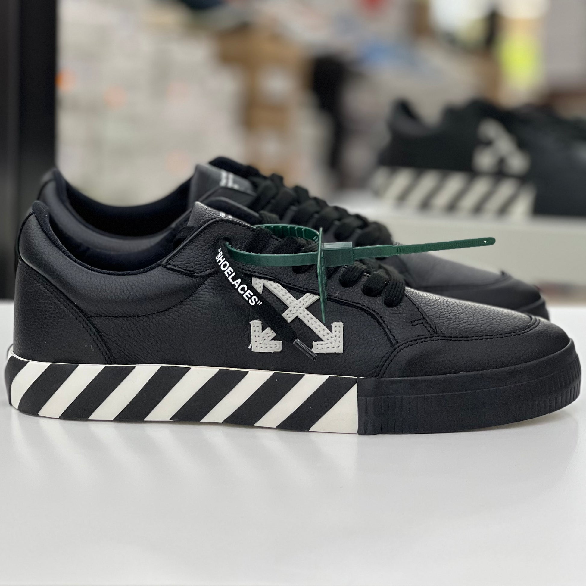 OFF WHITE