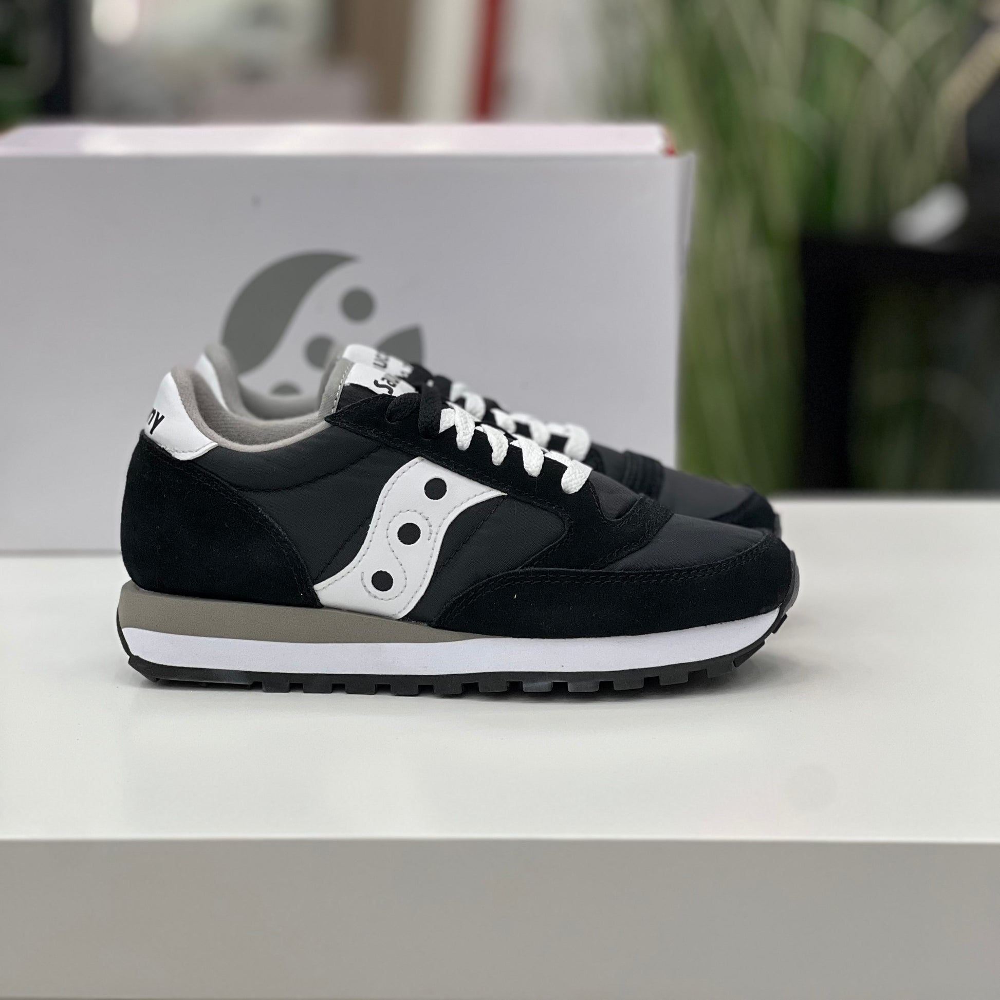 SAUCONY