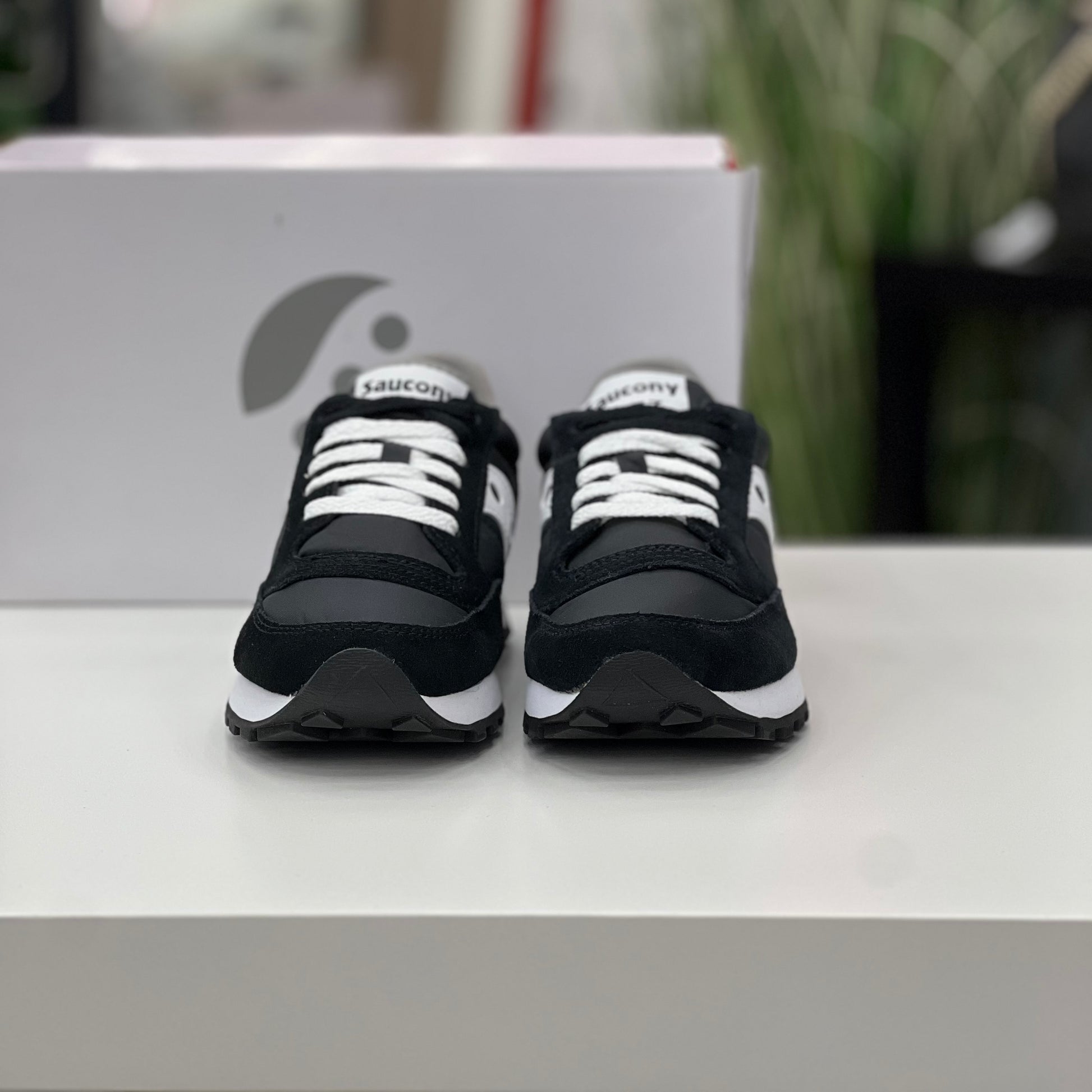 SAUCONY