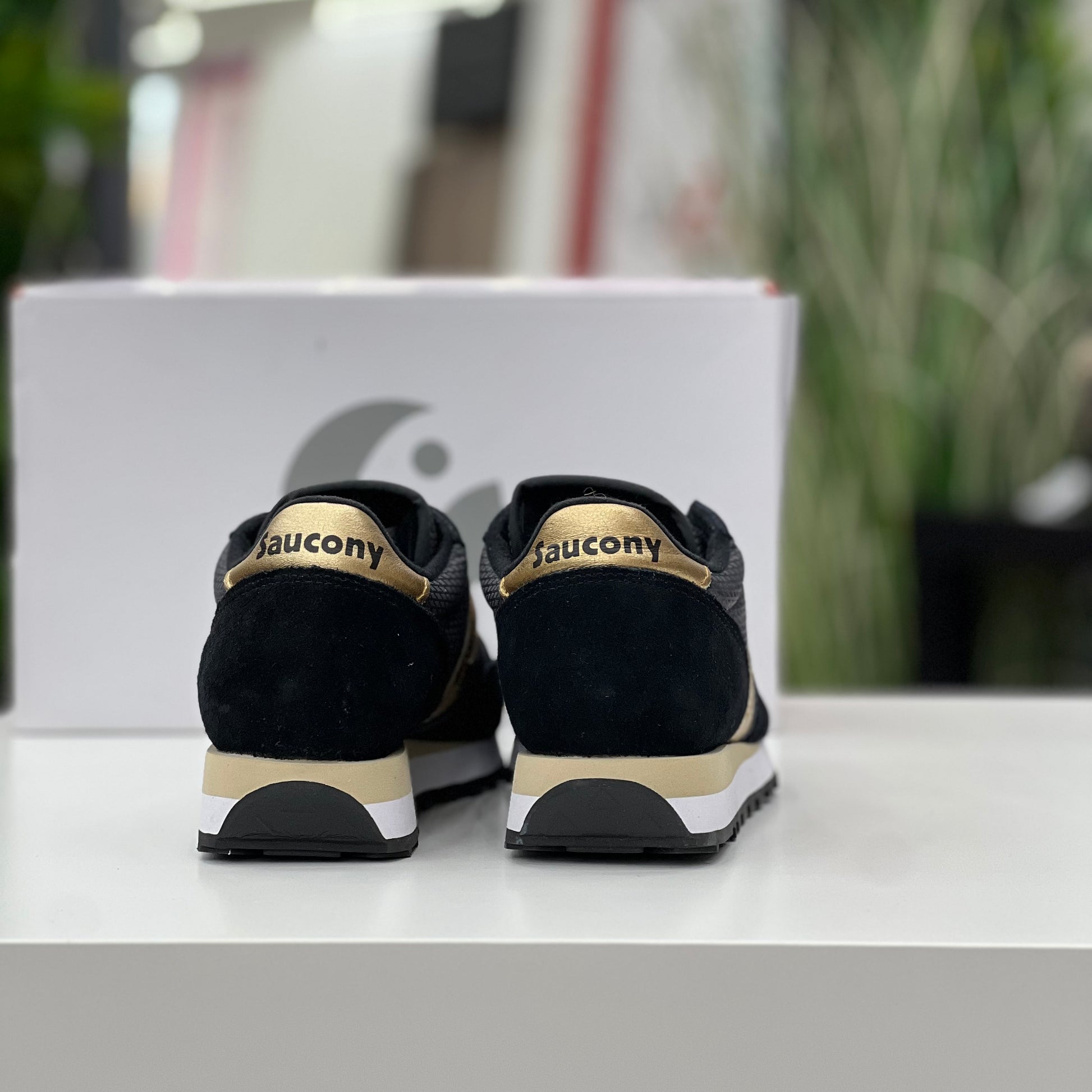 SAUCONY