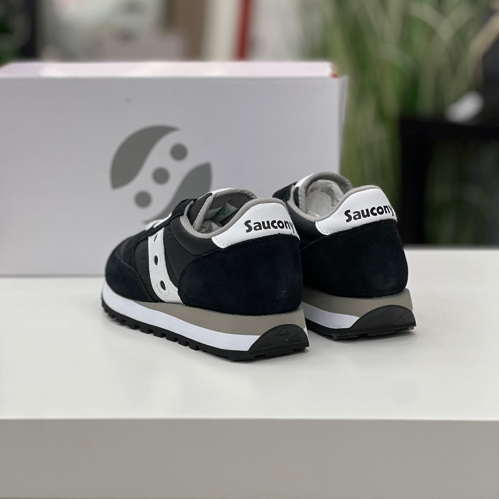 SAUCONY