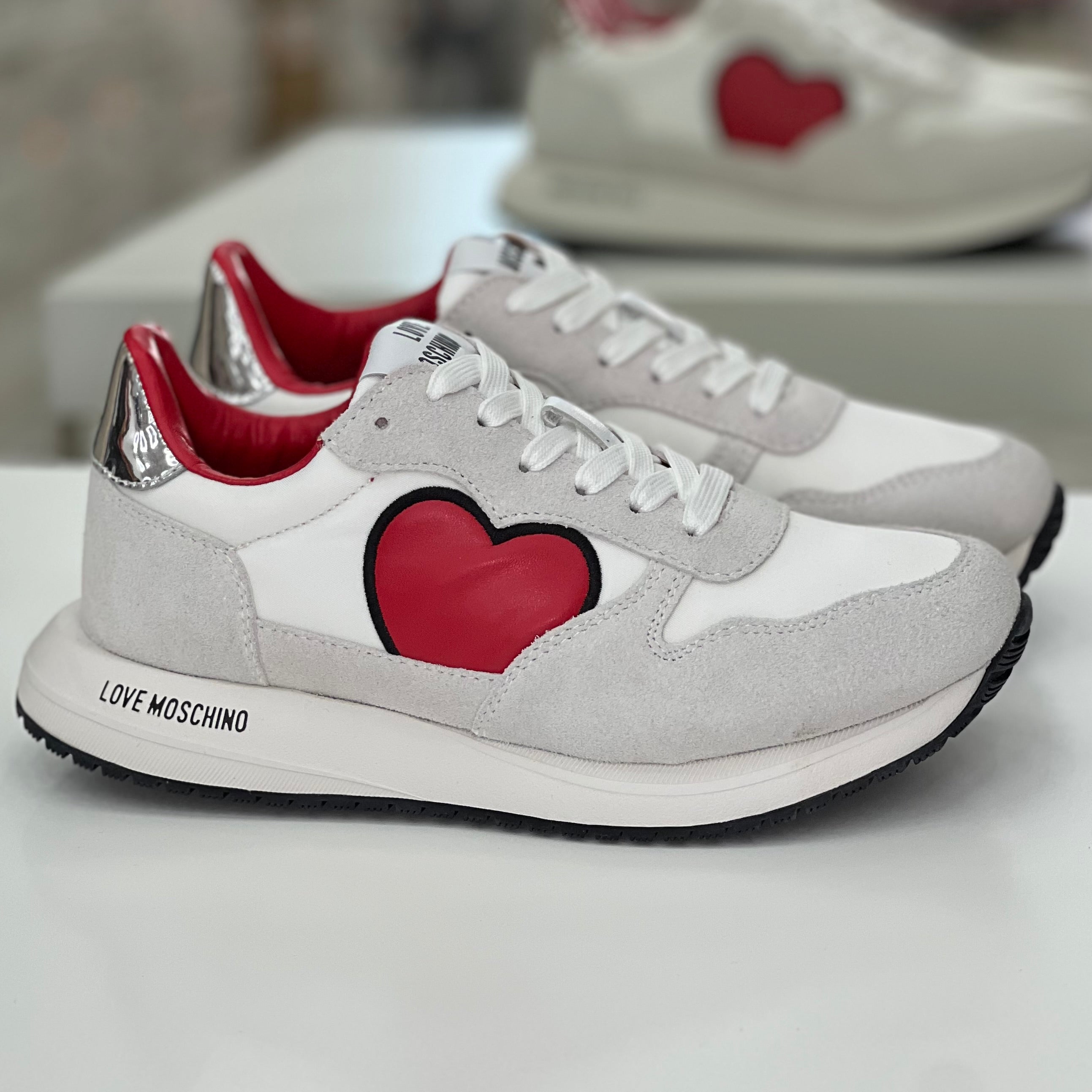 LOVE MOSCHINO