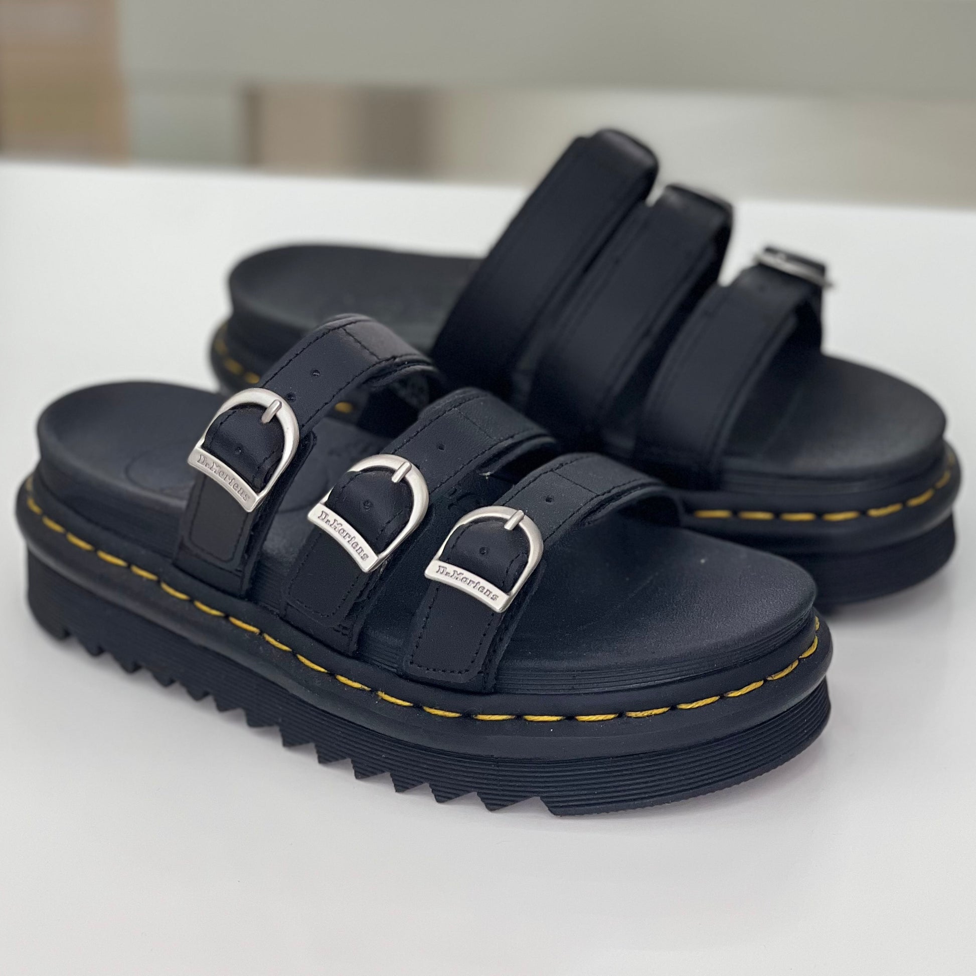 DR MARTENS