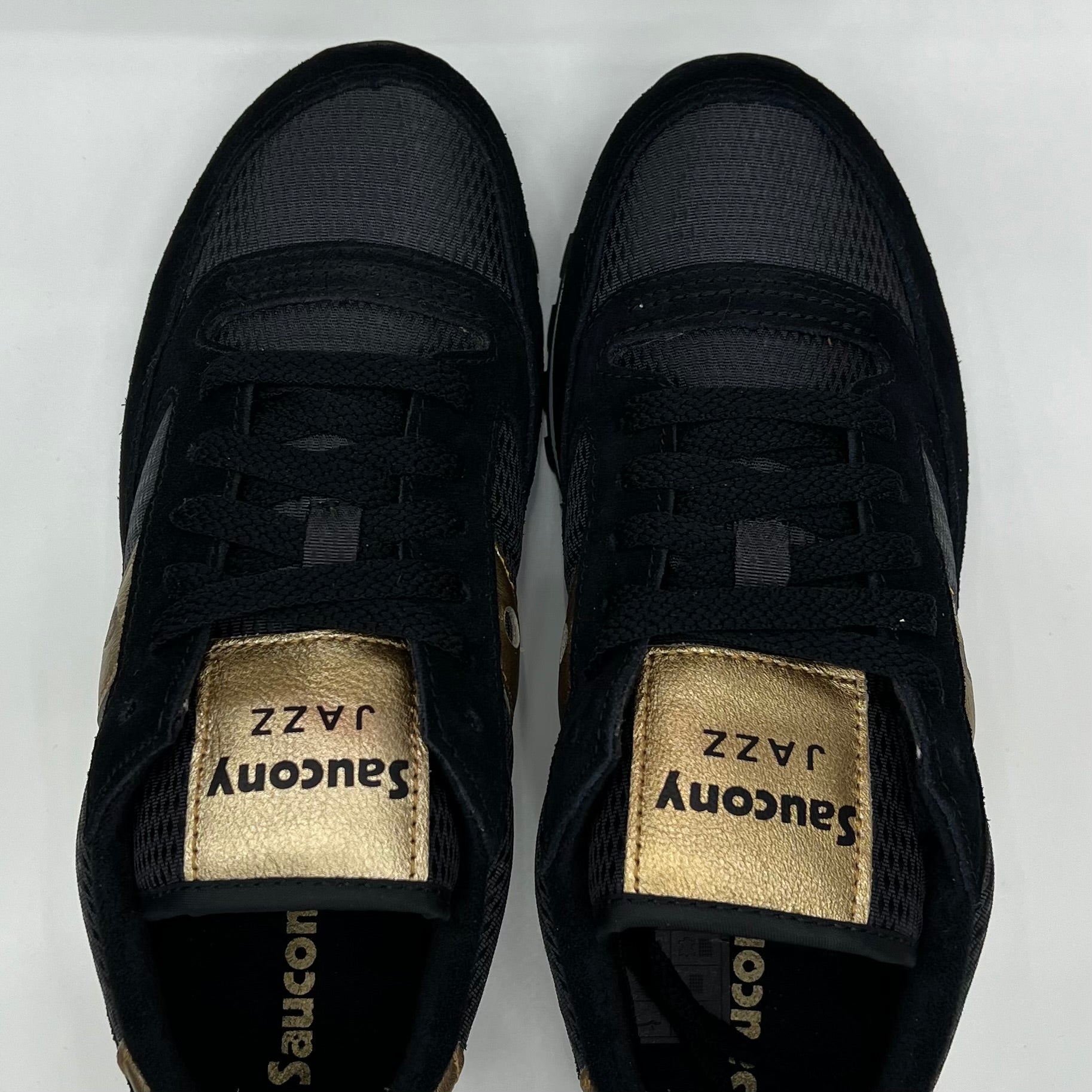 SAUCONY